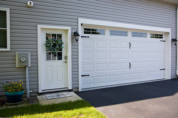 24/7 Emergency Garage Door Panel Replacement experts in Bevil Oaks, TX